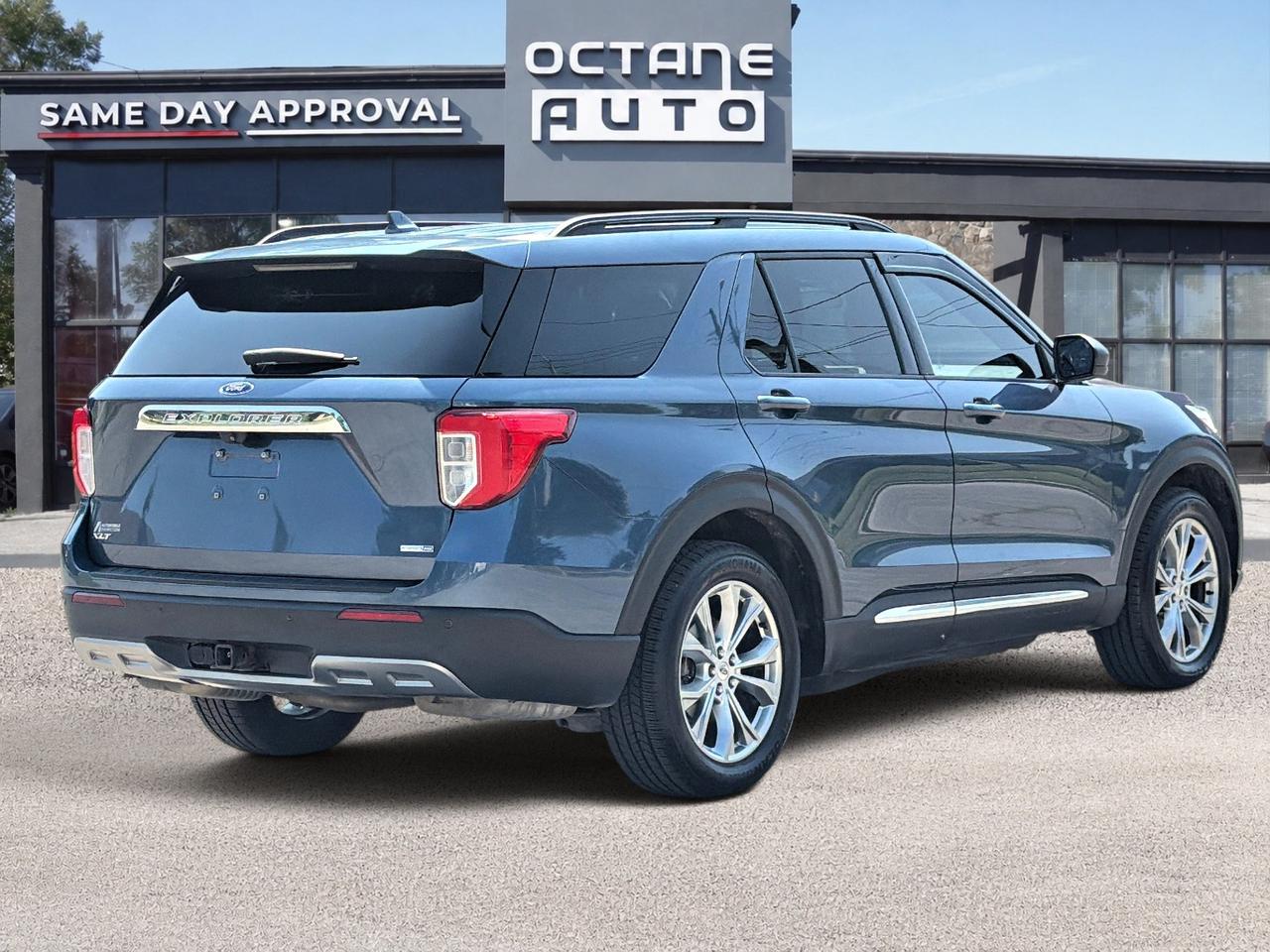 2020 Ford Explorer XLT 4WD Photo4