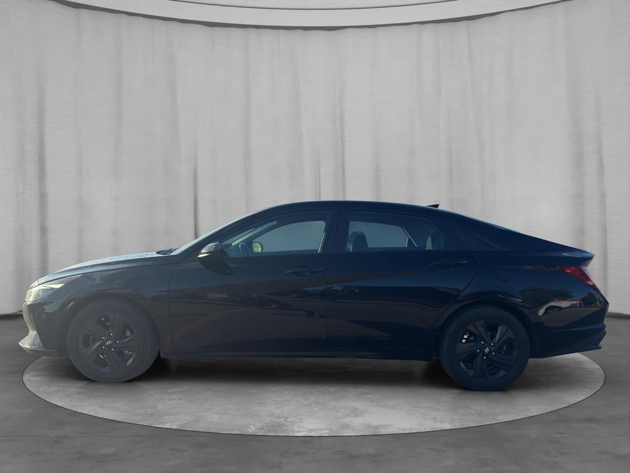 2022 Hyundai Elantra Preferred IVT w/Sun & Tech Package Photo