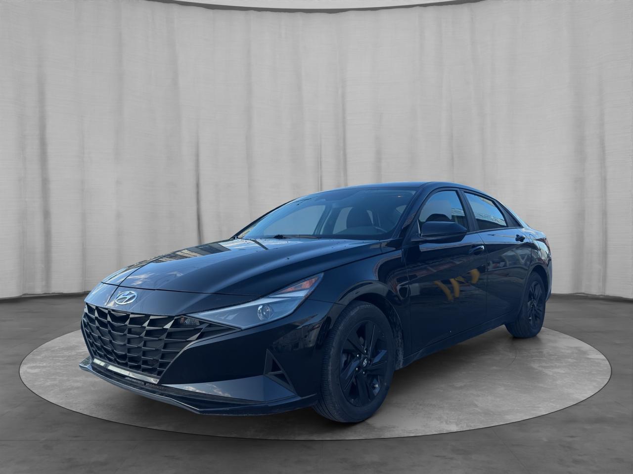2022 Hyundai Elantra Preferred IVT w/Sun & Tech Package Photo0