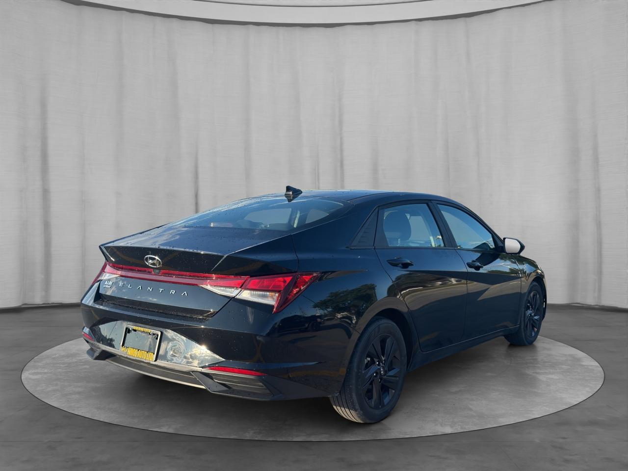 2022 Hyundai Elantra Preferred IVT w/Sun & Tech Package Photo