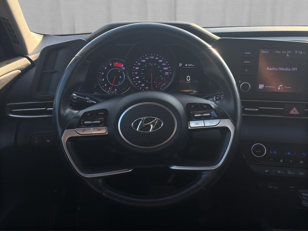 2022 Hyundai Elantra Preferred IVT w/Sun & Tech Package Photo