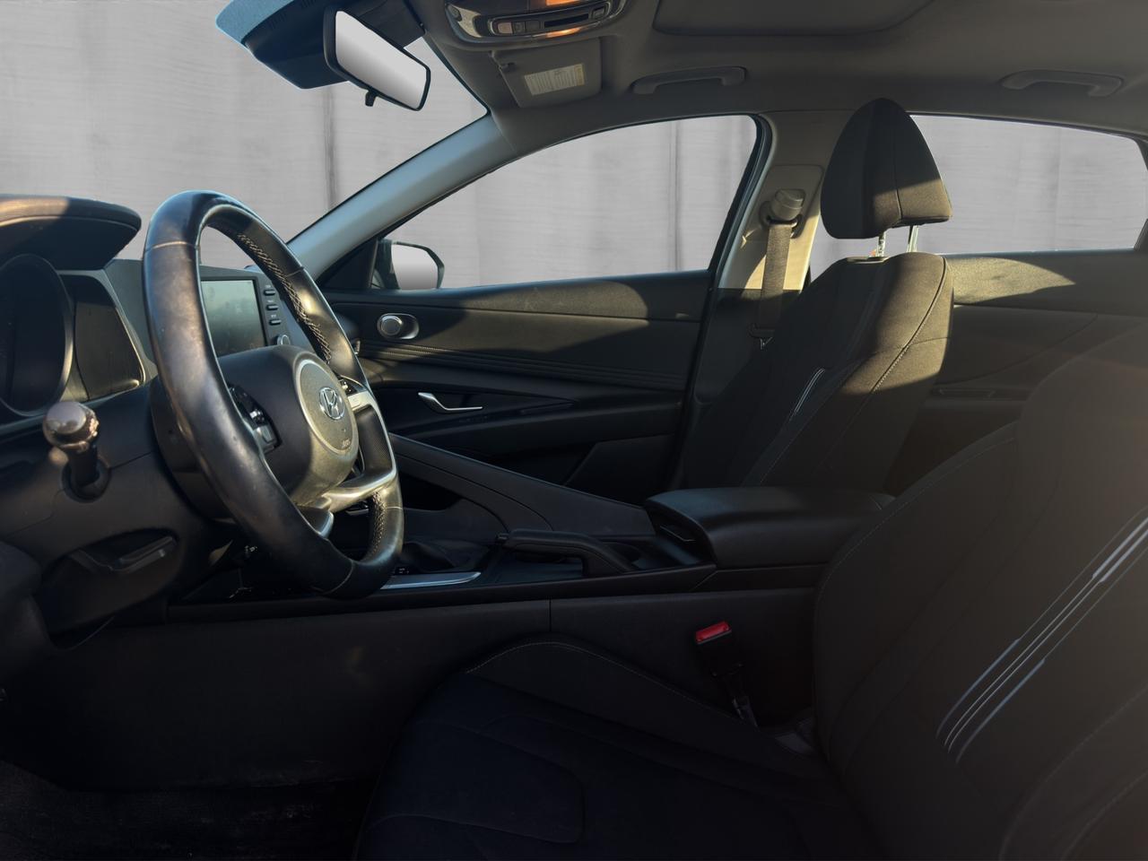 2022 Hyundai Elantra Preferred IVT w/Sun & Tech Package Photo