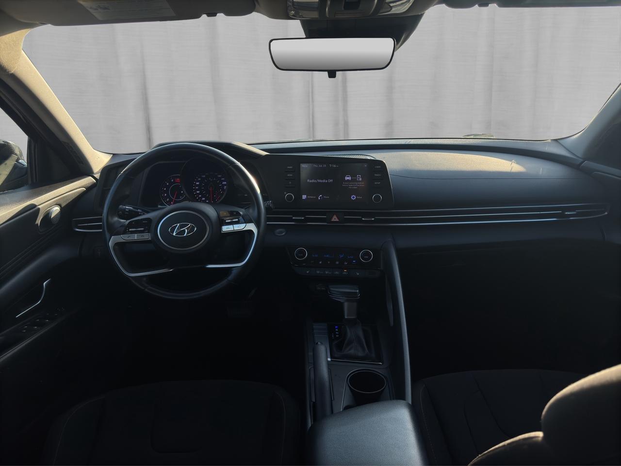 2022 Hyundai Elantra Preferred IVT w/Sun & Tech Package Photo