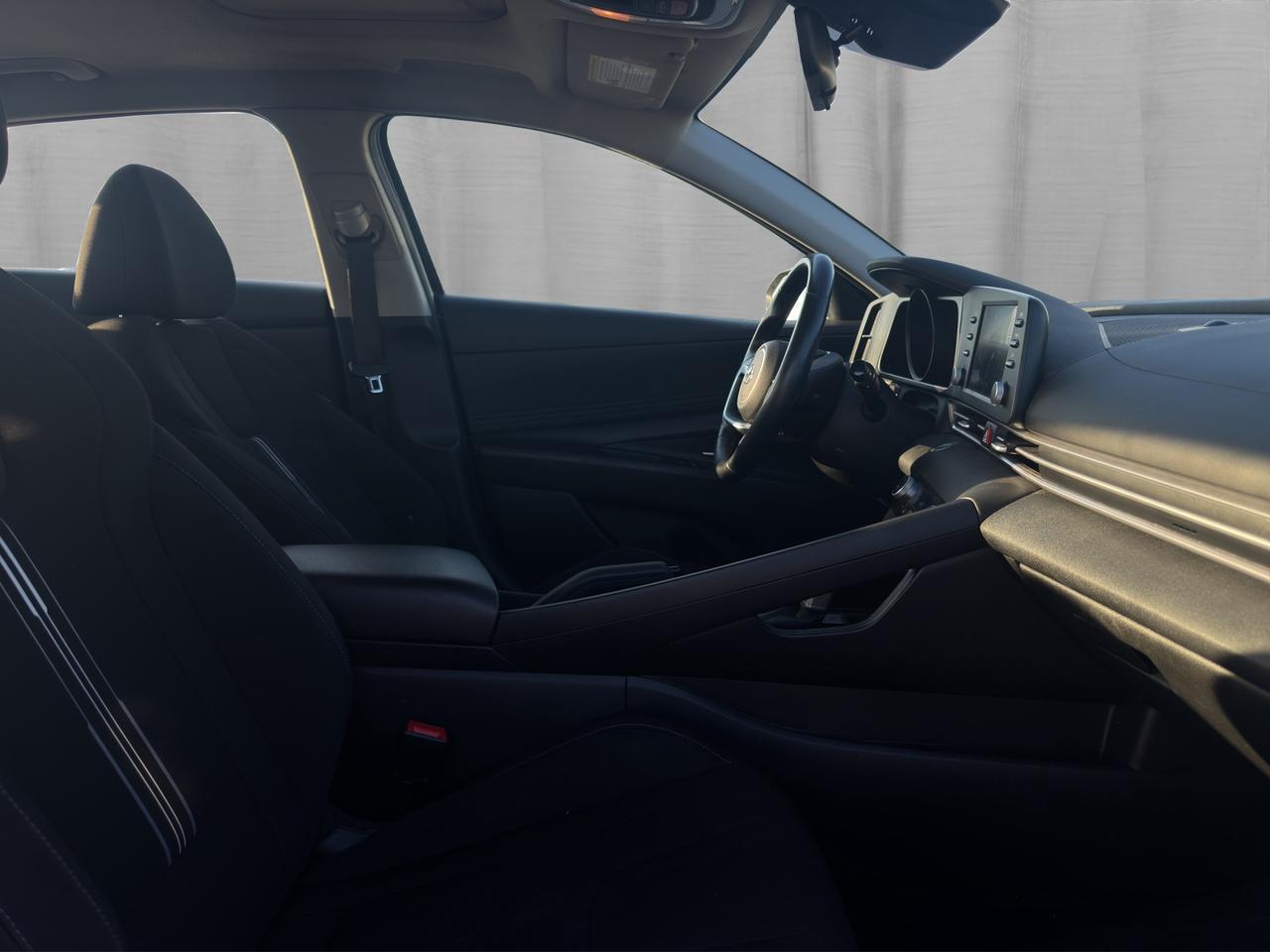 2022 Hyundai Elantra Preferred IVT w/Sun & Tech Package Photo