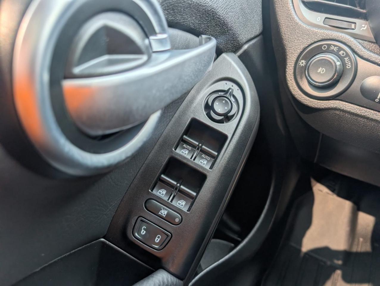 2018 Fiat 500 X URBAN EDITION/ AWD/ CLEAN CARFAX/ SUNROOF/ NAVI Photo