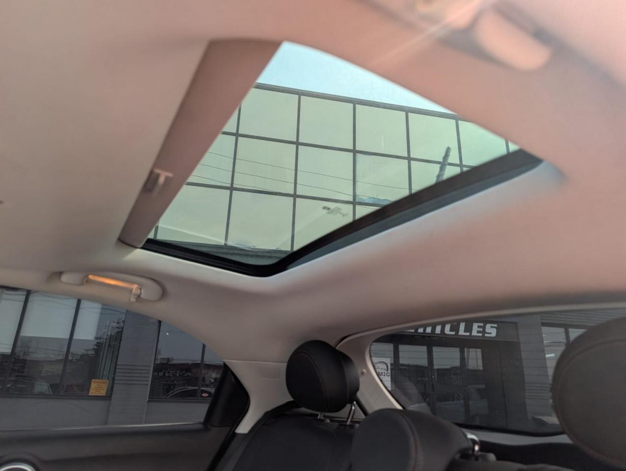 2018 Fiat 500 X URBAN EDITION/ AWD/ CLEAN CARFAX/ SUNROOF/ NAVI - Photo #23