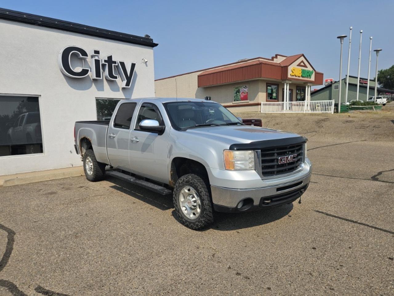 Used 2010 GMC Sierra 2500 HD SLT for sale in Medicine Hat, AB