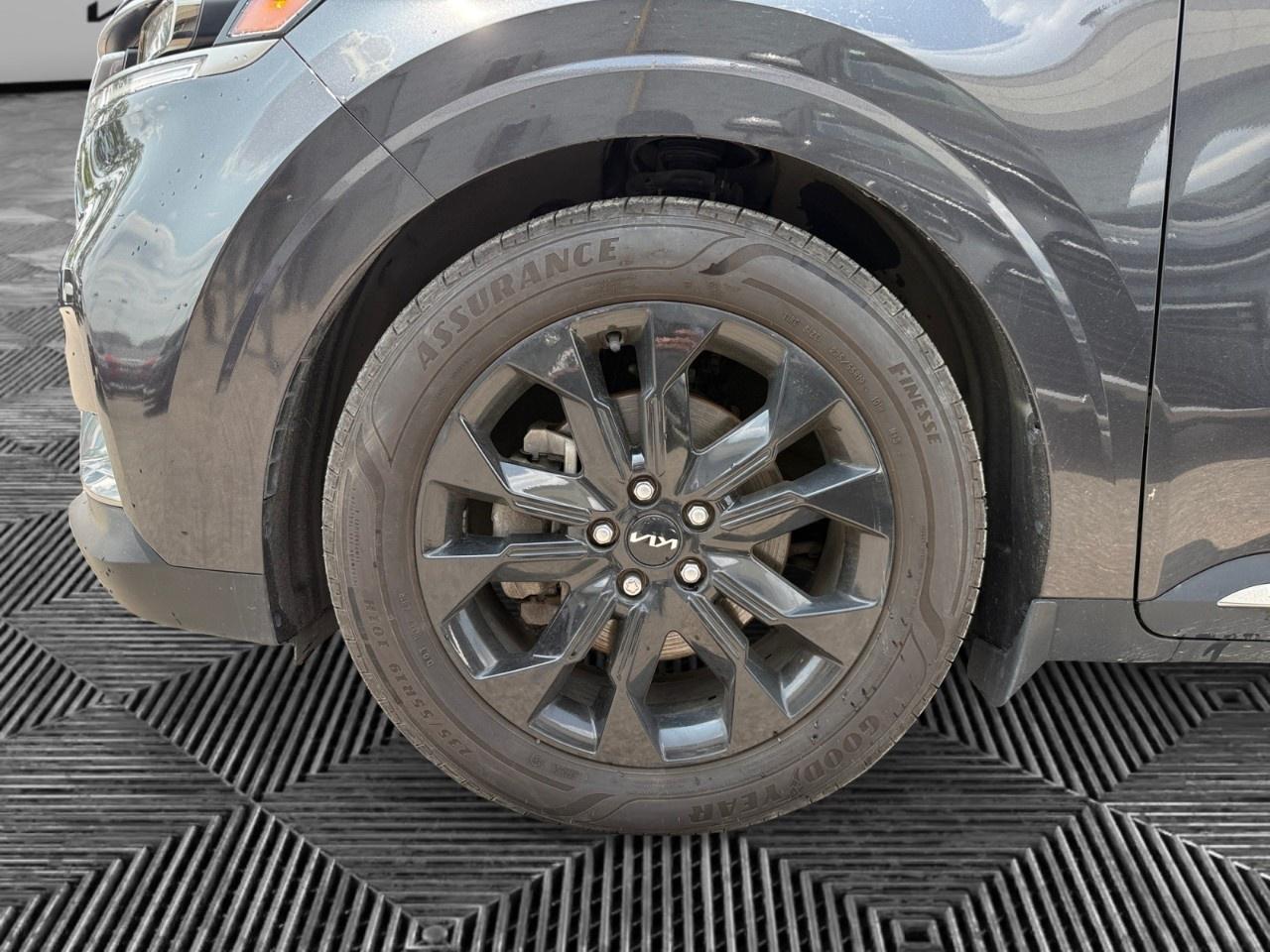 2024 Kia Carnival SX FWD Photo