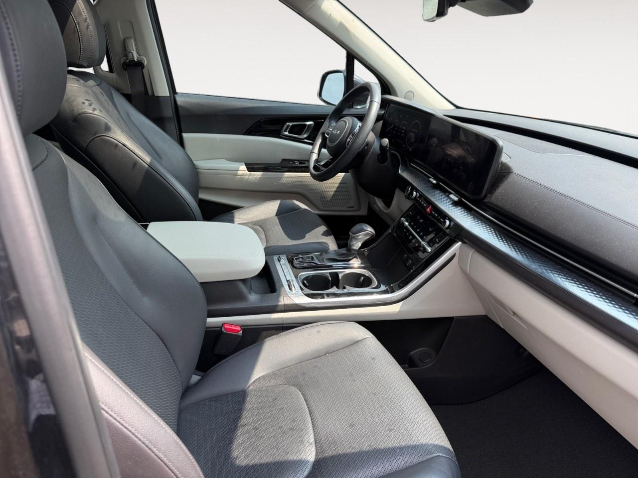 2024 Kia Carnival SX FWD Photo