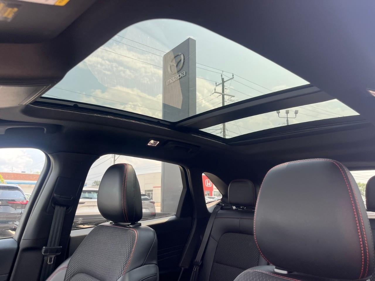 2023 Ford Escape ST-Line Adaptive Cruise Control | Power Liftgate | Low Kilometers Photo