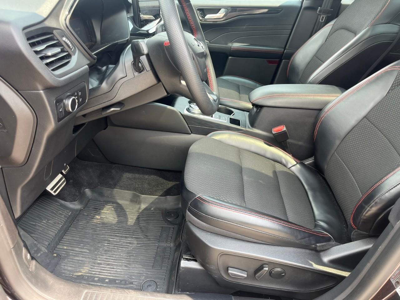 2023 Ford Escape ST-Line Adaptive Cruise Control | Power Liftgate | Low Kilometers Photo