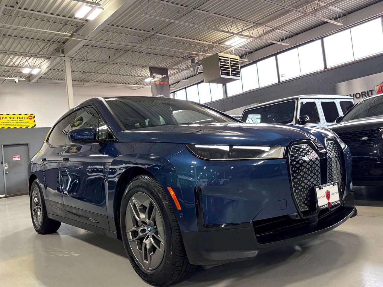 2022 BMW iX xDrive50|AWD|MASSAGE|HEADSUP|3DCAM|BLUESUEDESEATS| Photo