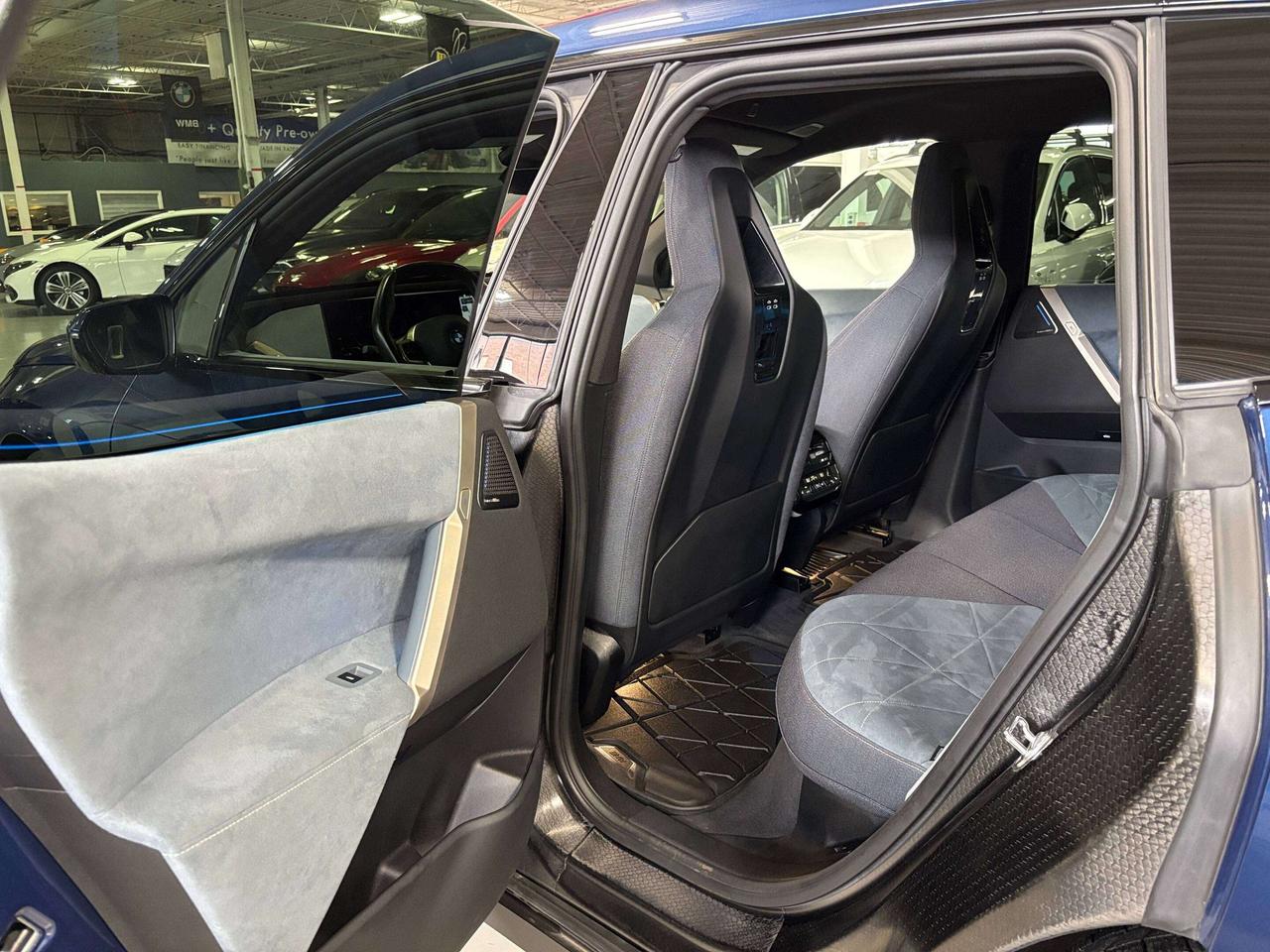 2022 BMW iX xDrive50|AWD|MASSAGE|HEADSUP|3DCAM|BLUESUEDESEATS| Photo