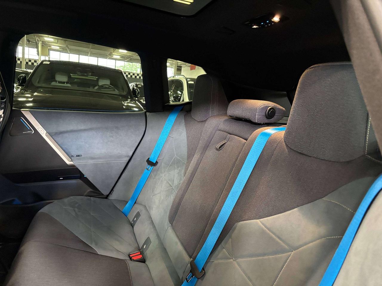 2022 BMW iX xDrive50|AWD|MASSAGE|HEADSUP|3DCAM|BLUESUEDESEATS| Photo