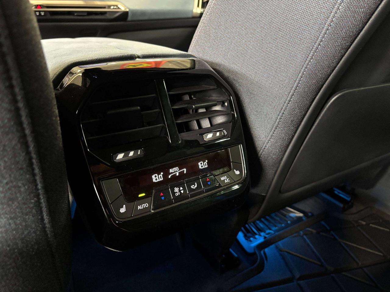 2022 BMW iX xDrive50|AWD|MASSAGE|HEADSUP|3DCAM|BLUESUEDESEATS| Photo