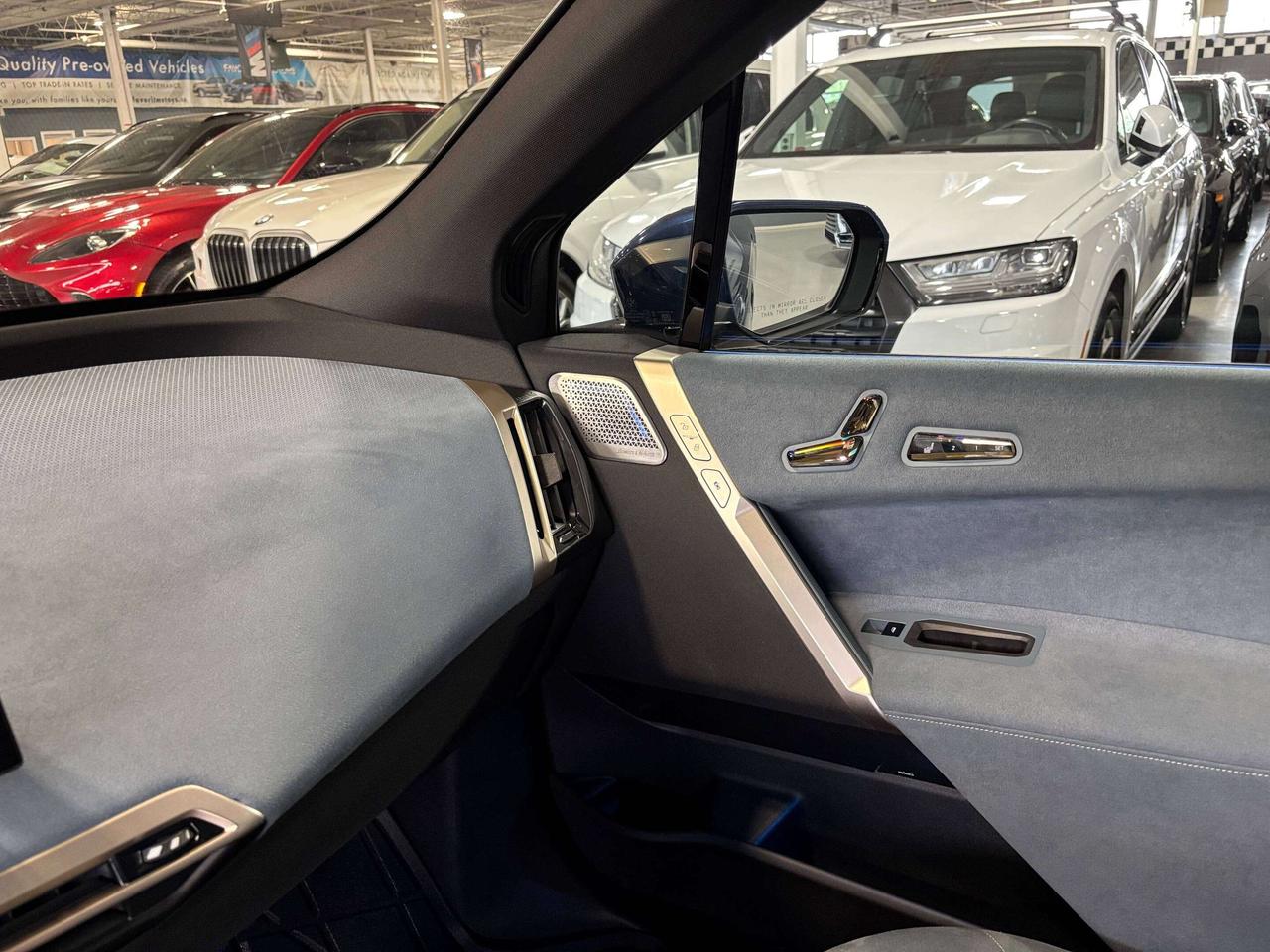 2022 BMW iX xDrive50|AWD|MASSAGE|HEADSUP|3DCAM|BLUESUEDESEATS| Photo
