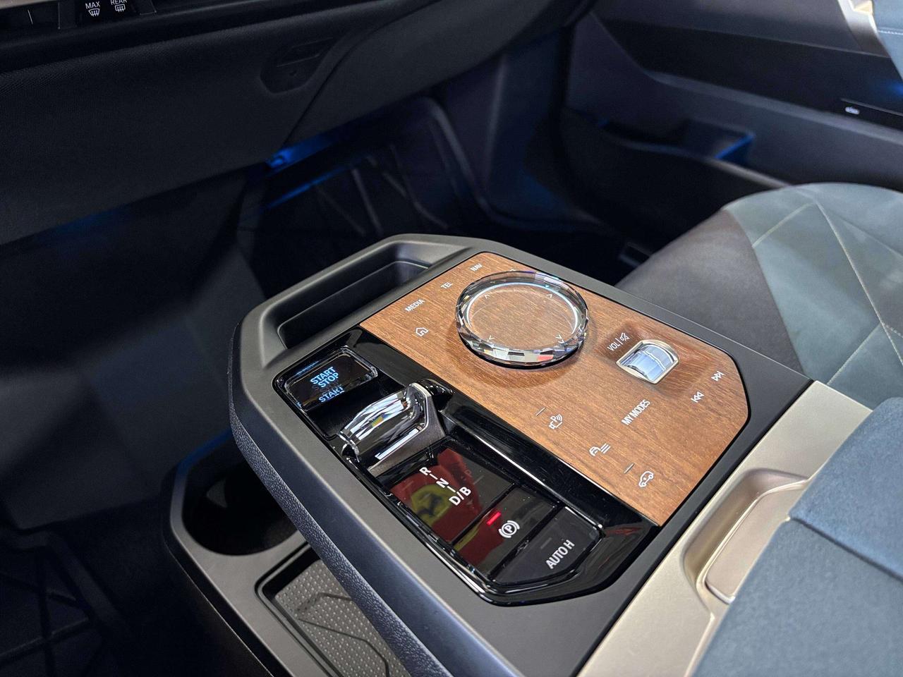 2022 BMW iX xDrive50|AWD|MASSAGE|HEADSUP|3DCAM|BLUESUEDESEATS| Photo