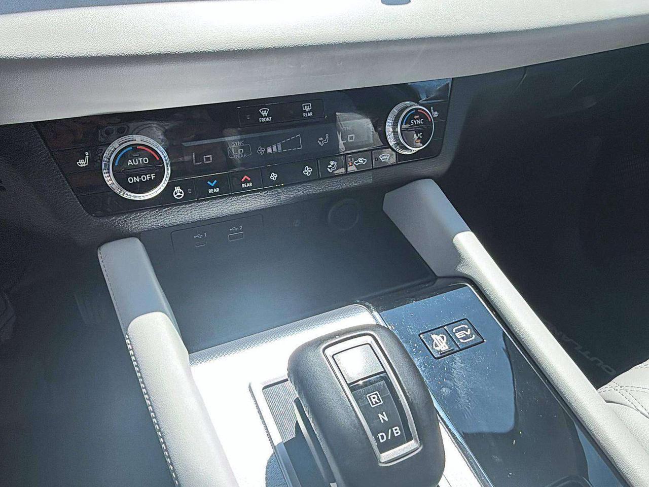 2025 Mitsubishi Outlander Phev CARPLAY/ ANDRIOD AUTO Photo