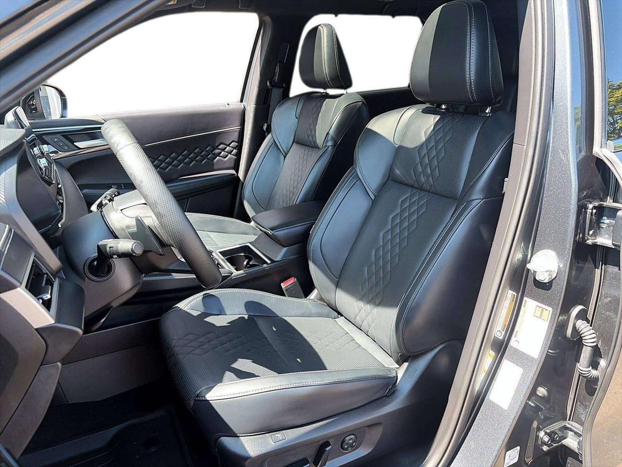 2025 Mitsubishi Outlander Phev NOIR MASSAGE FRONT SEAT Photo