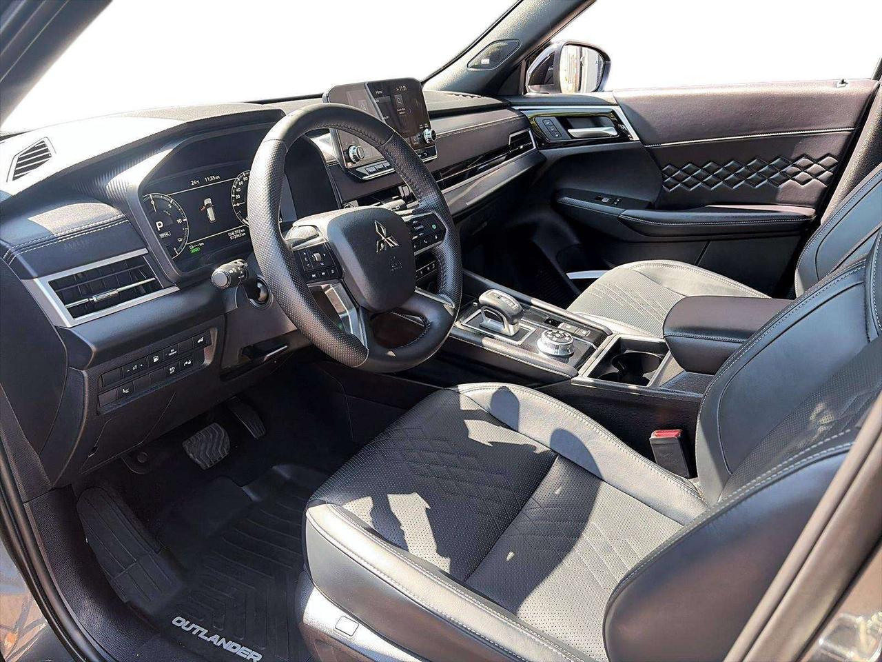 2025 Mitsubishi Outlander Phev NOIR MASSAGE FRONT SEAT Photo