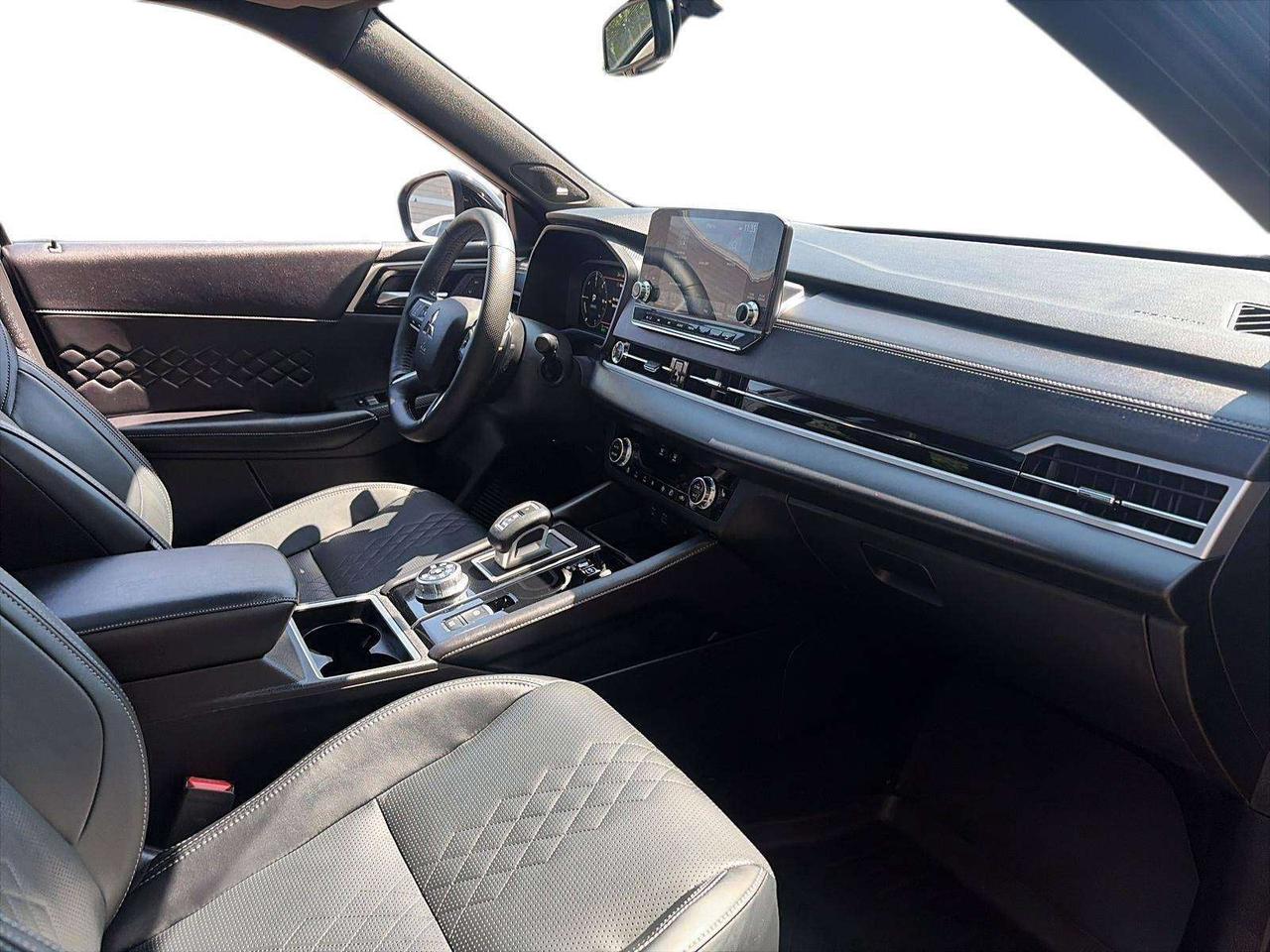 2025 Mitsubishi Outlander Phev NOIR MASSAGE FRONT SEAT Photo