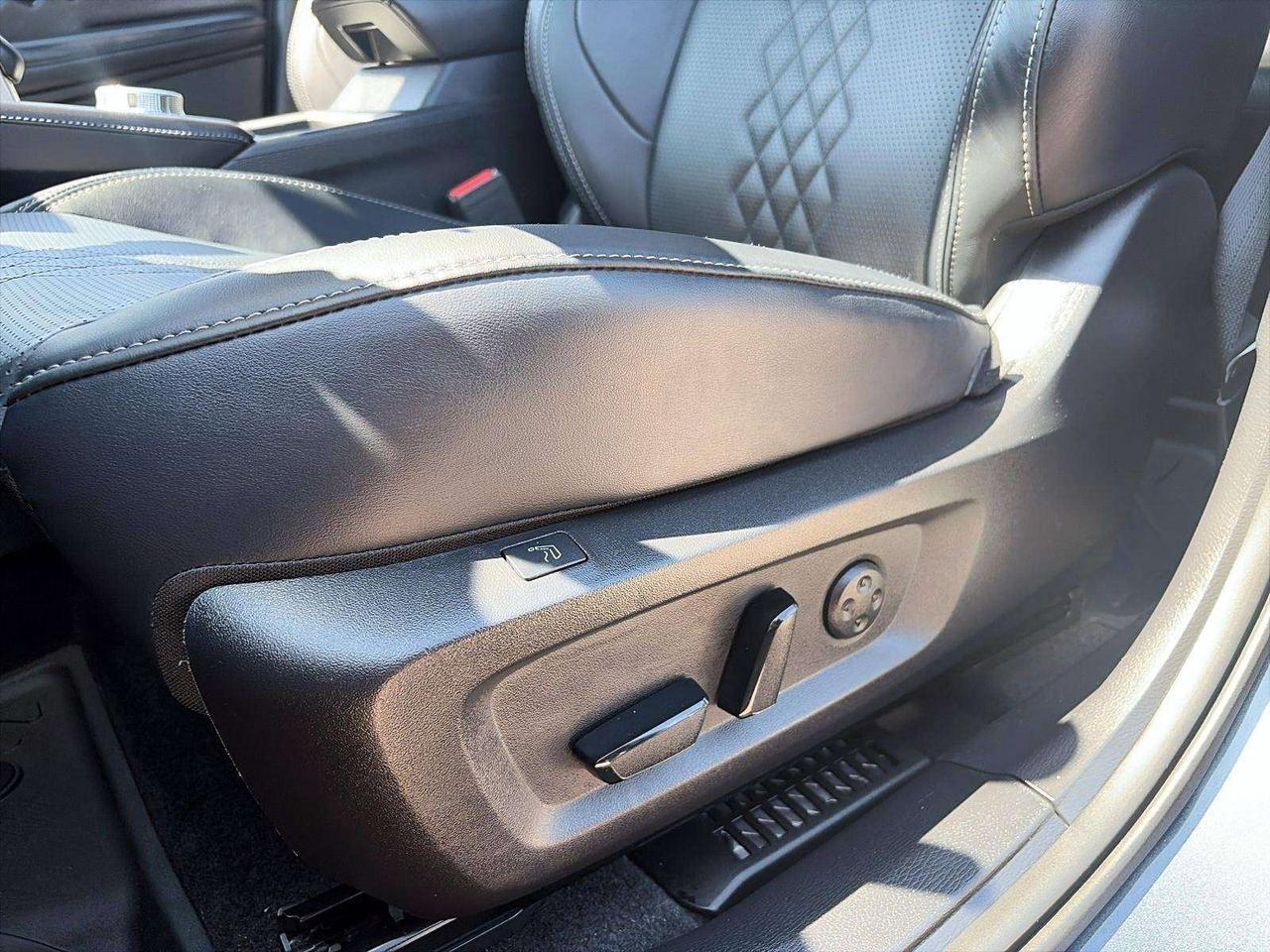 2025 Mitsubishi Outlander Phev NOIR MASSAGE FRONT SEAT Photo