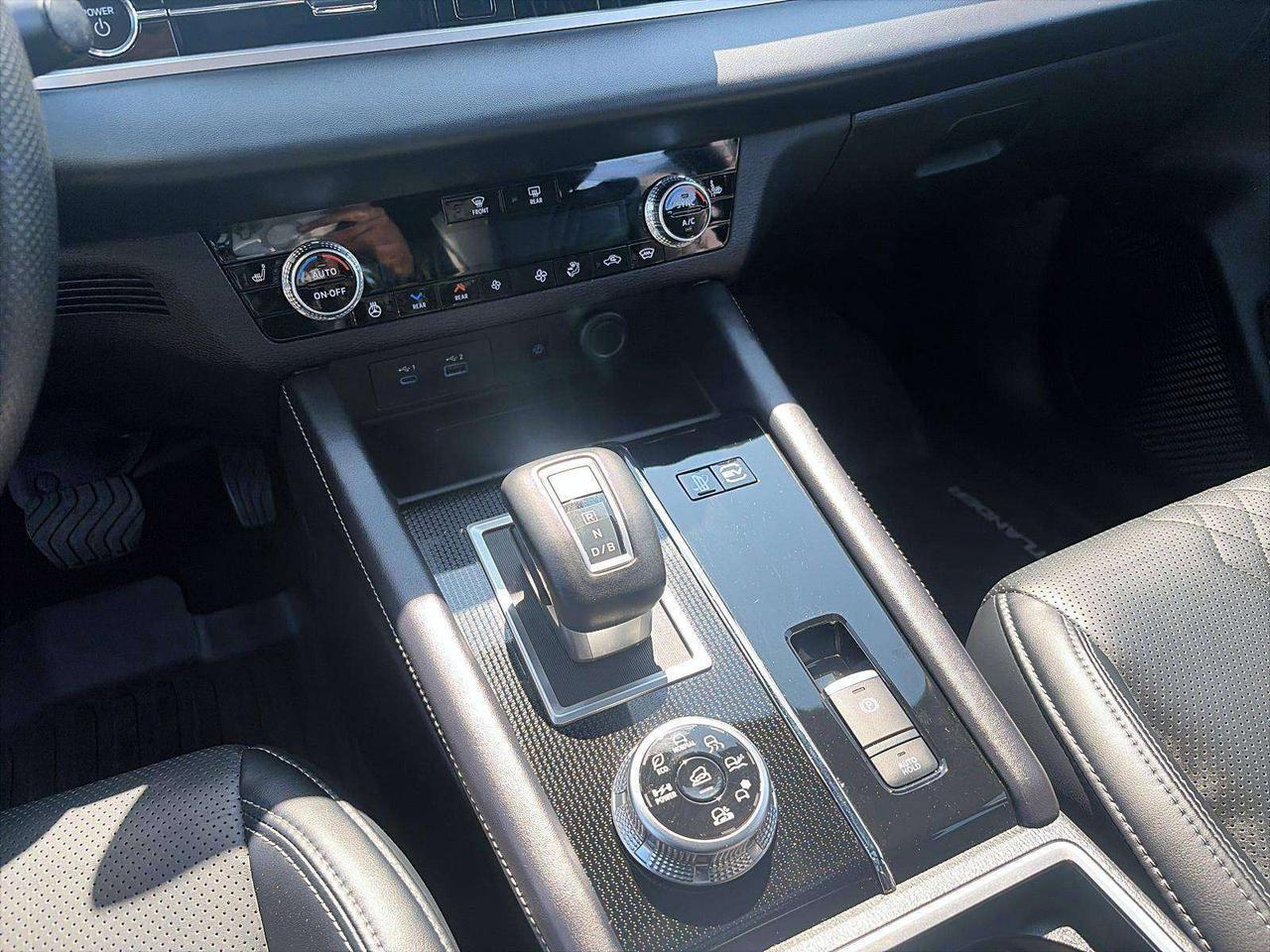 2025 Mitsubishi Outlander Phev NOIR MASSAGE FRONT SEAT Photo