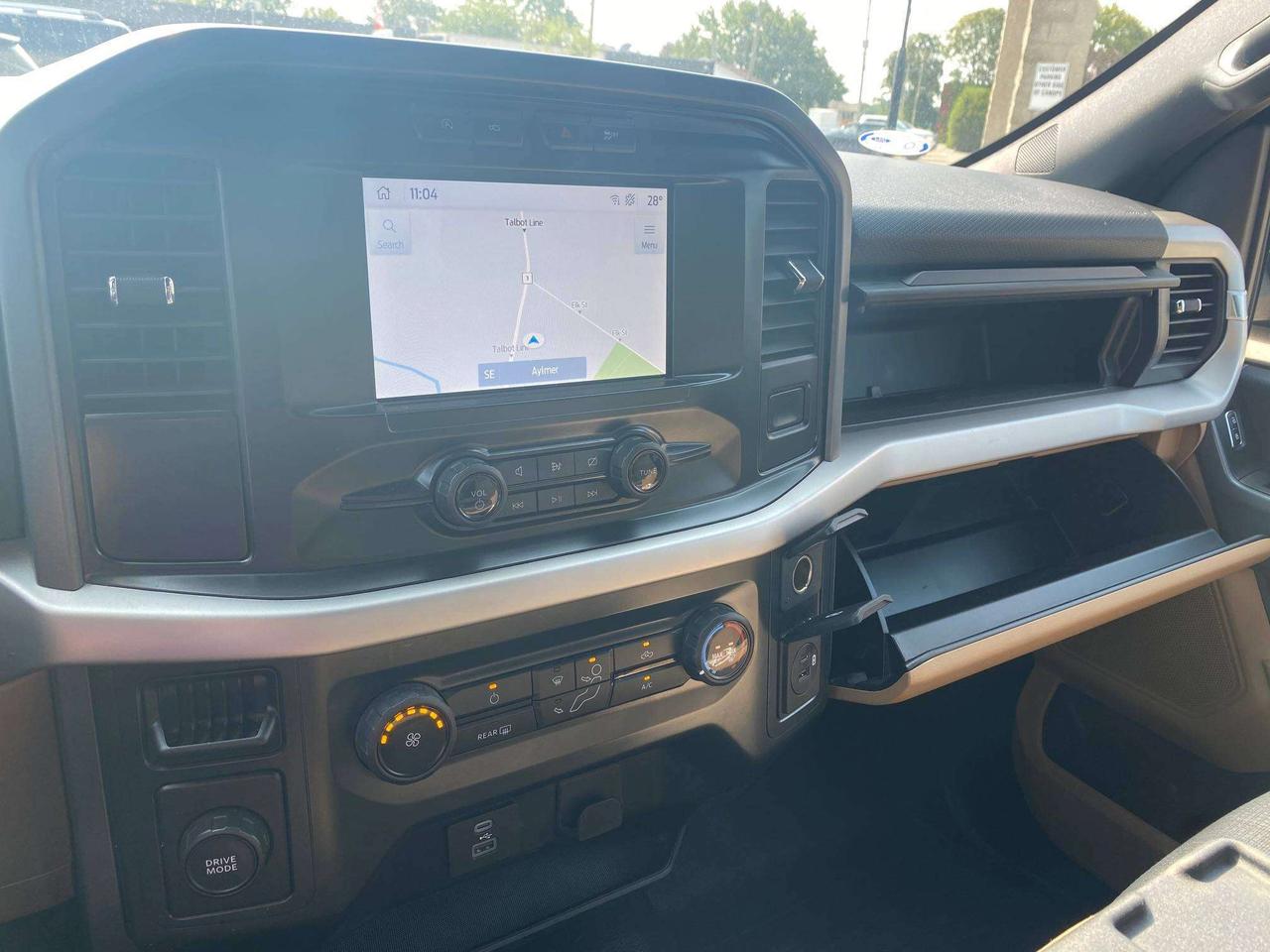 2022 Ford F-150 XLT, CLEAN CARFAX, BACK UP CAM, 2WD! Photo