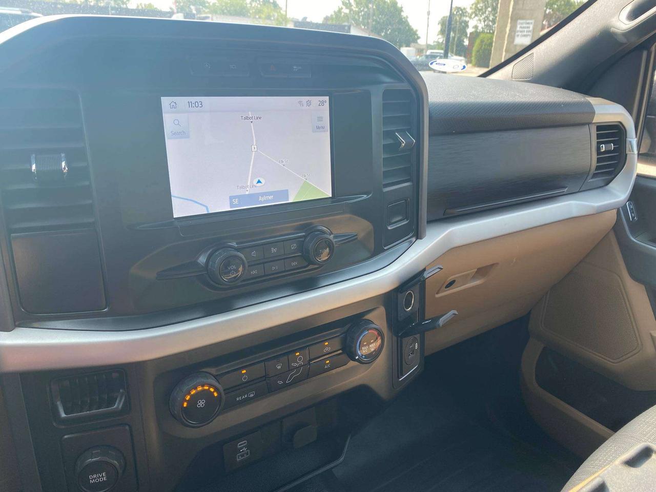 2022 Ford F-150 XLT, CLEAN CARFAX, BACK UP CAM, 2WD! Photo