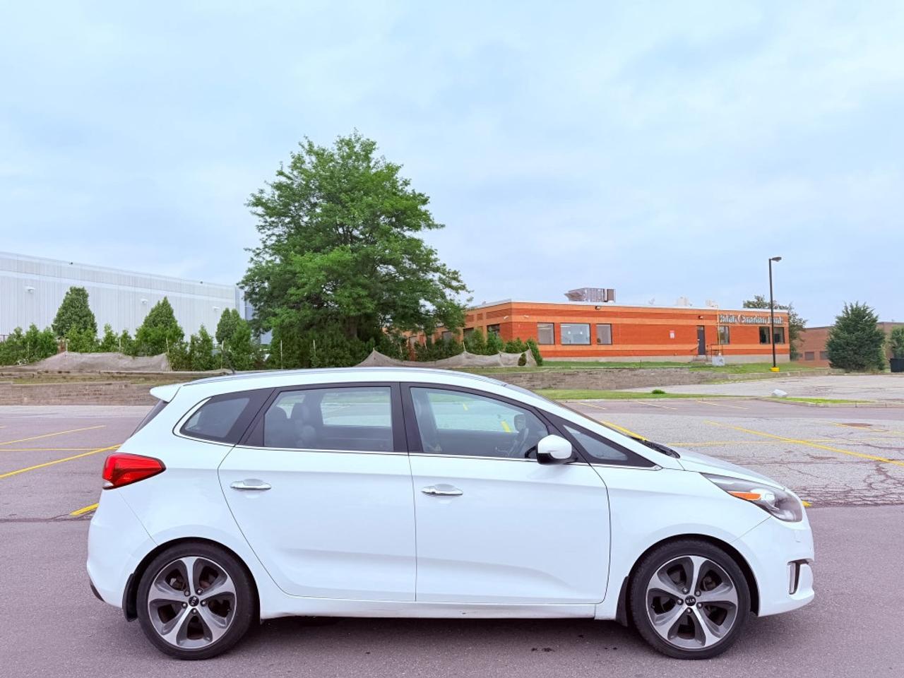 2014 Kia Rondo 4dr Wgn Auto Photo