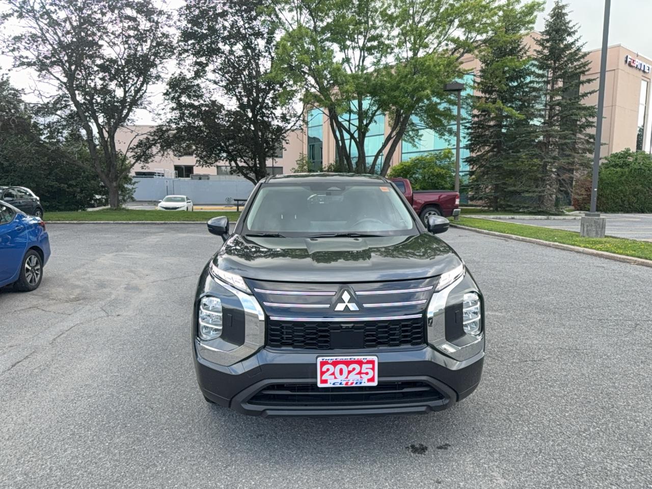 2025 Mitsubishi Outlander ES