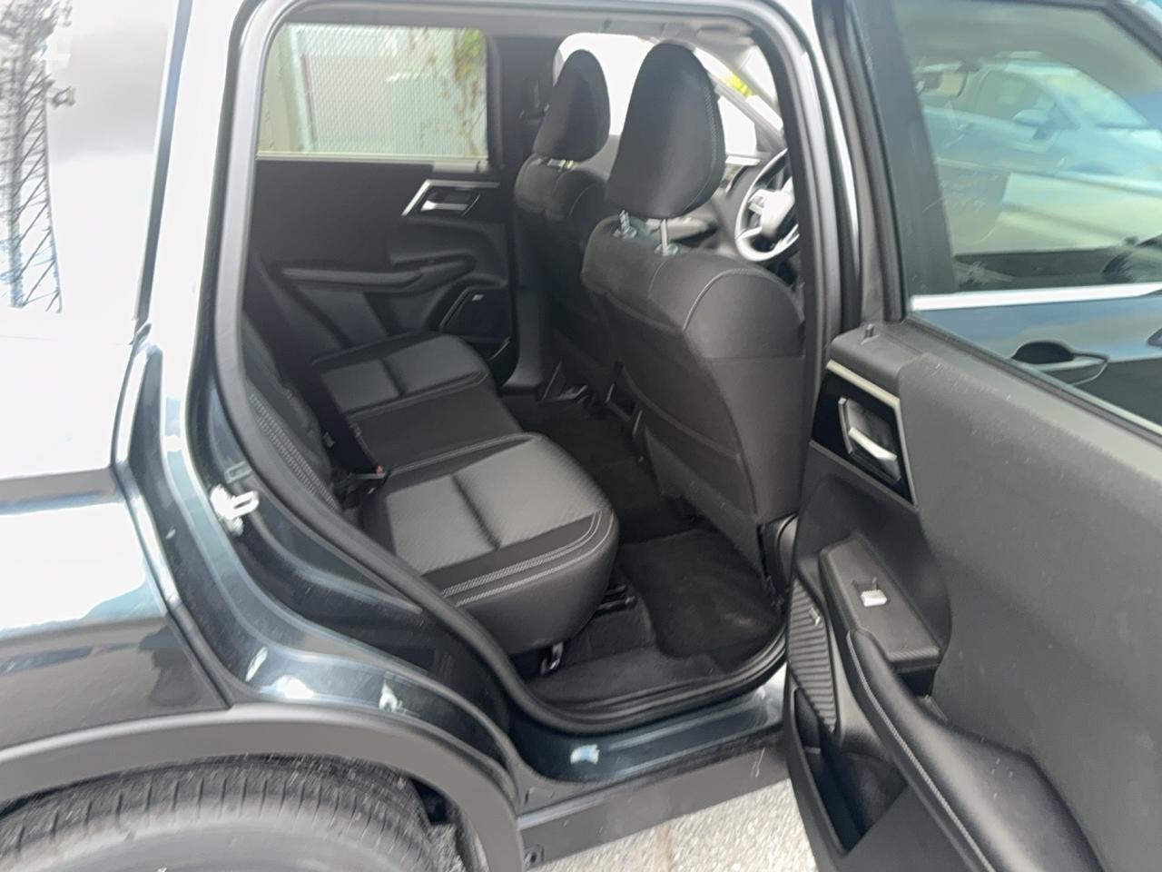 2025 Mitsubishi Outlander ES Photo