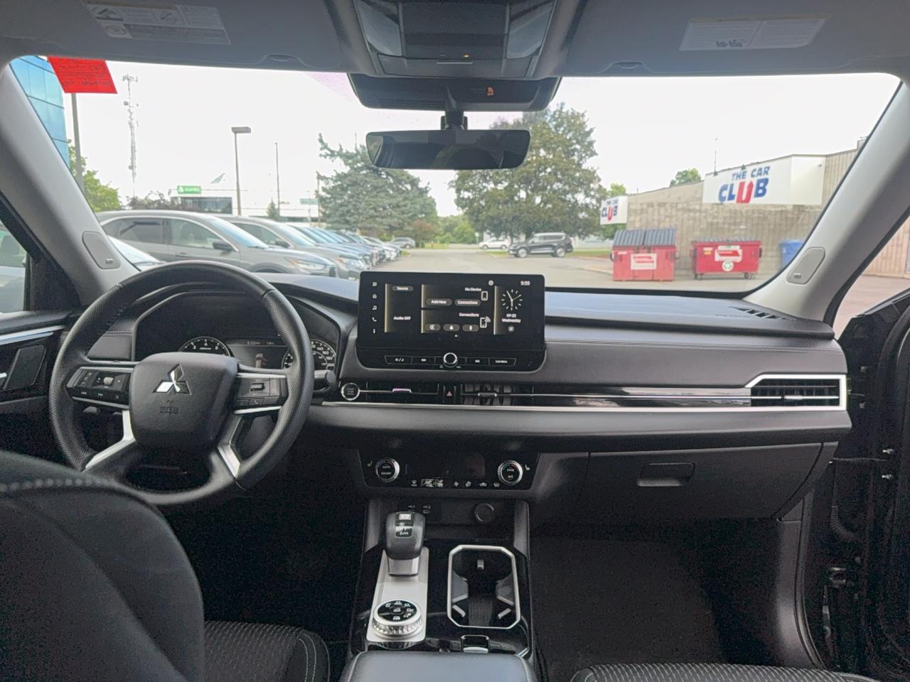 2025 Mitsubishi Outlander ES