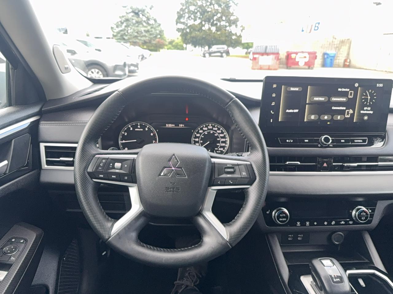 2025 Mitsubishi Outlander ES Photo