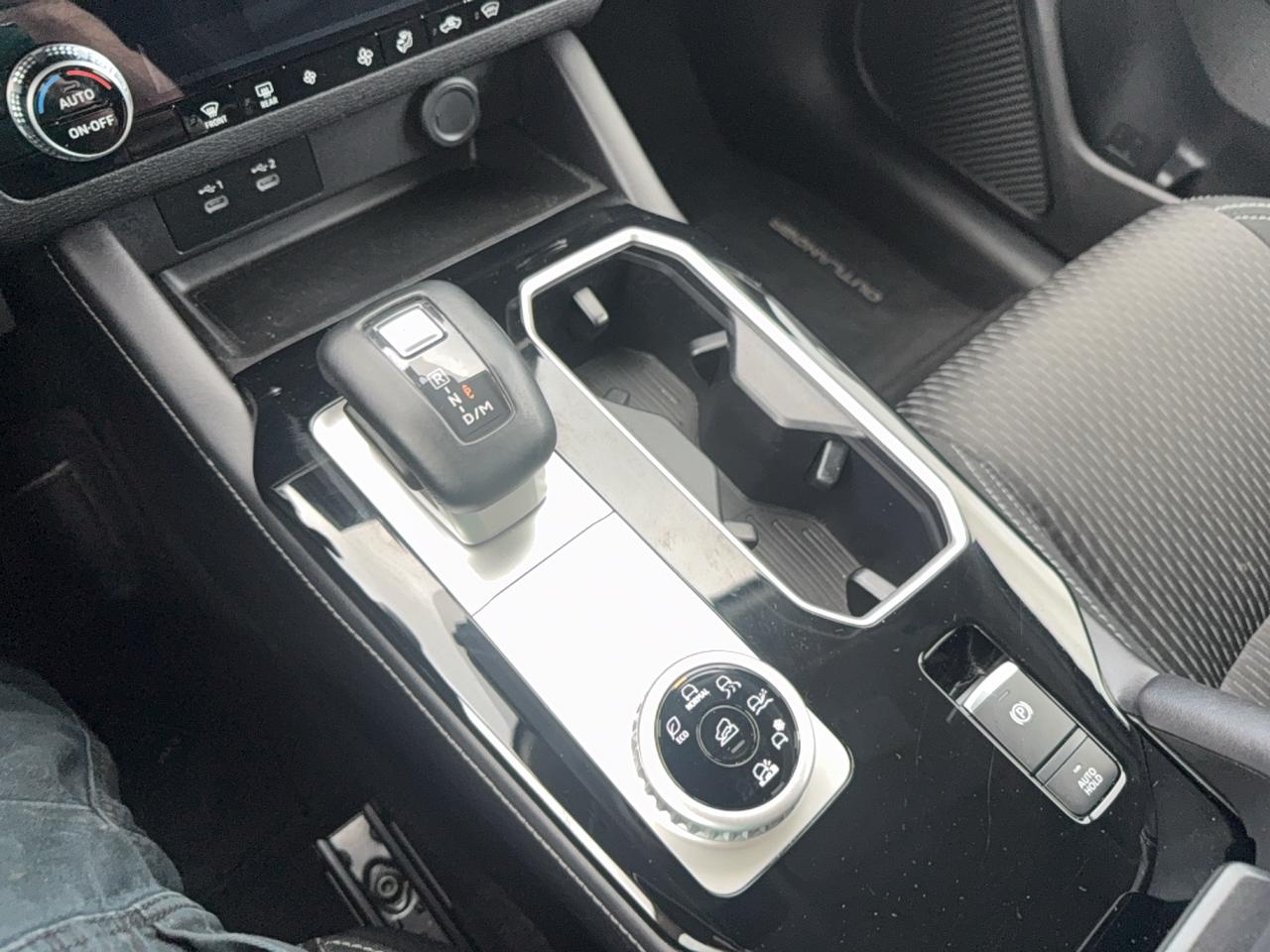 2025 Mitsubishi Outlander ES Photo
