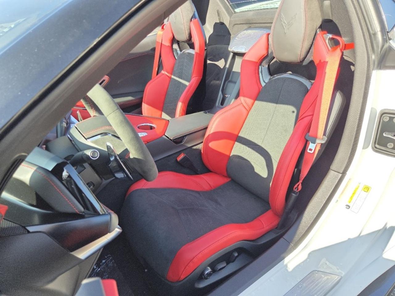 2027 Chevrolet Corvette 2LT Photo