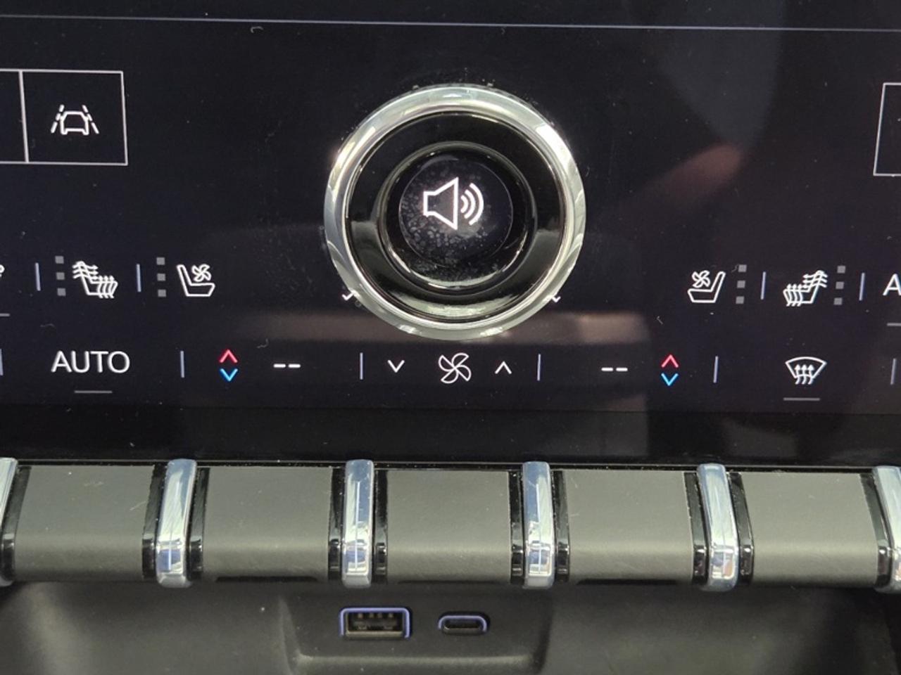 2026 GMC Terrain Denali  - Sunroof -  Cooled Seats Photo