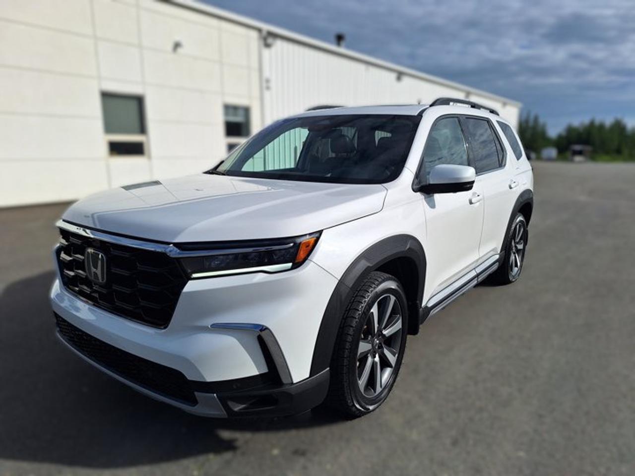Standard SUV 4WD, Touring AWD, 10-Speed Automatic w/OD, Regular Gasoline V-6 3.5 L/212