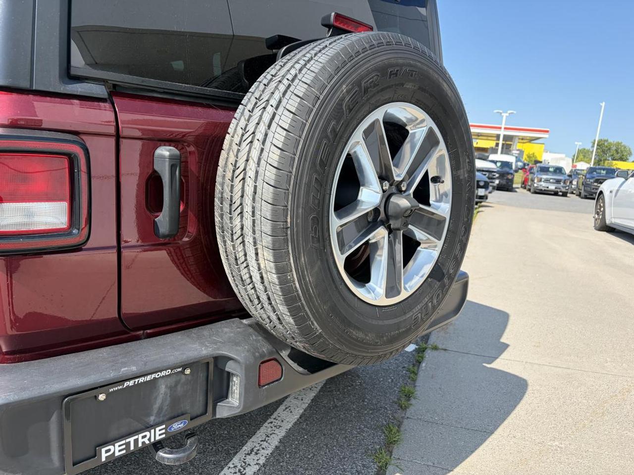 2021 Jeep Wrangler Unlimited Sahara Photo