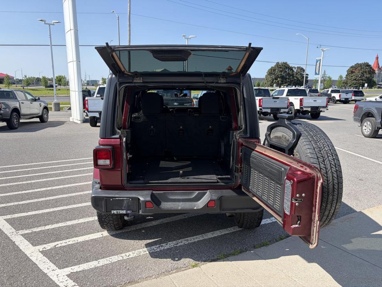 2021 Jeep Wrangler Unlimited Sahara Photo
