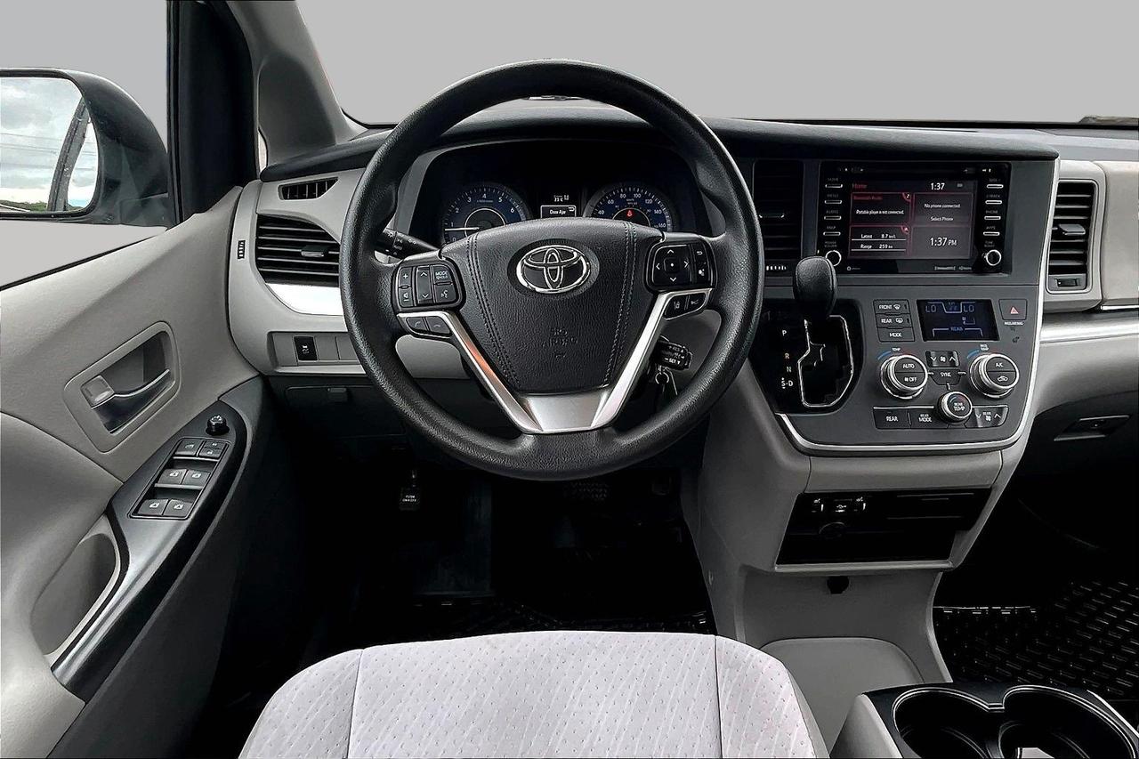 2020 Toyota Sienna 8 PASSENGER Photo