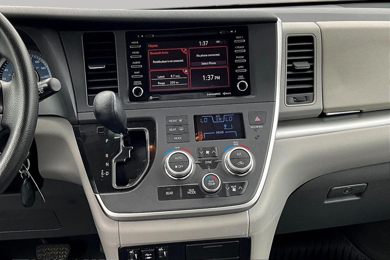2020 Toyota Sienna 8 PASSENGER Photo
