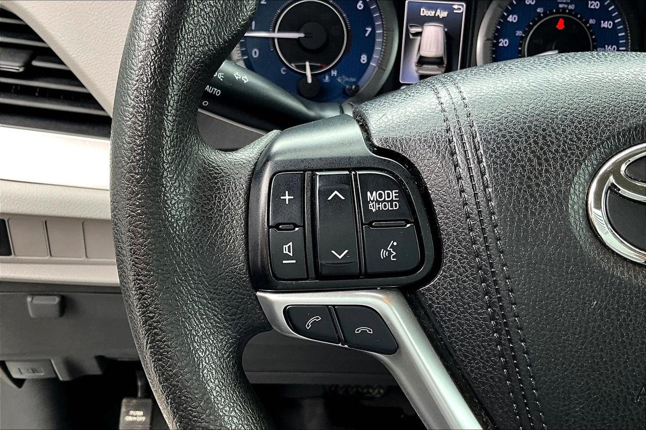 2020 Toyota Sienna 8 PASSENGER Photo