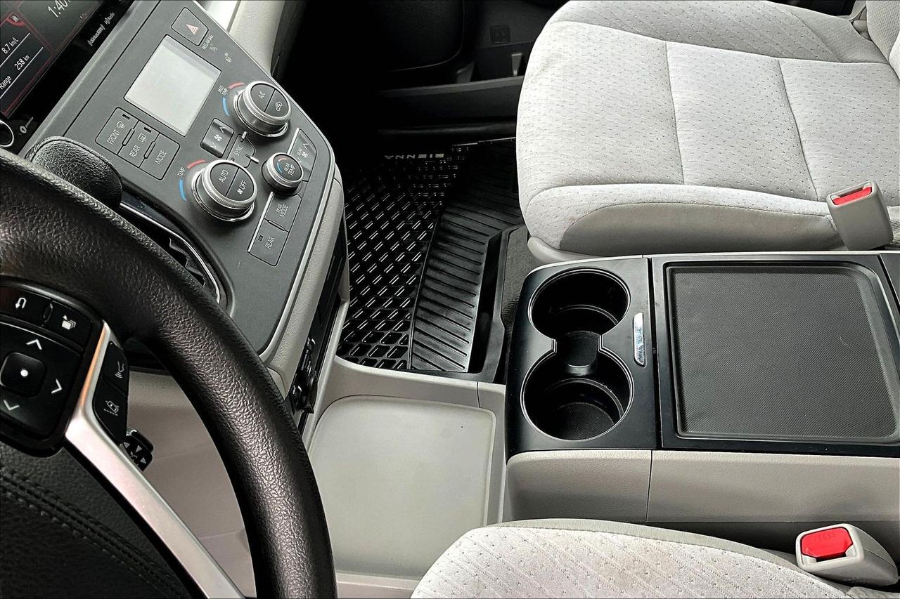 2020 Toyota Sienna 8 PASSENGER Photo