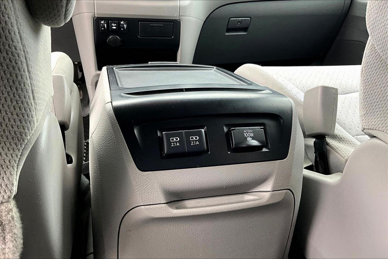 2020 Toyota Sienna 8 PASSENGER Photo