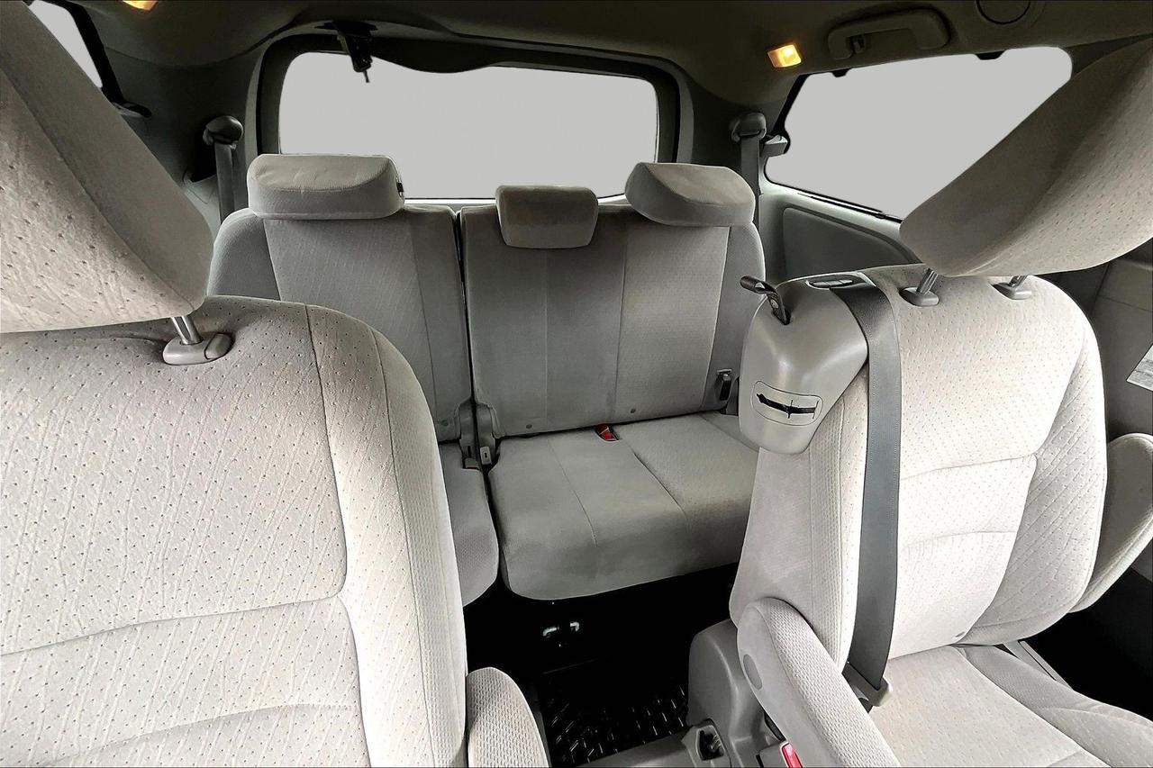2020 Toyota Sienna 8 PASSENGER Photo