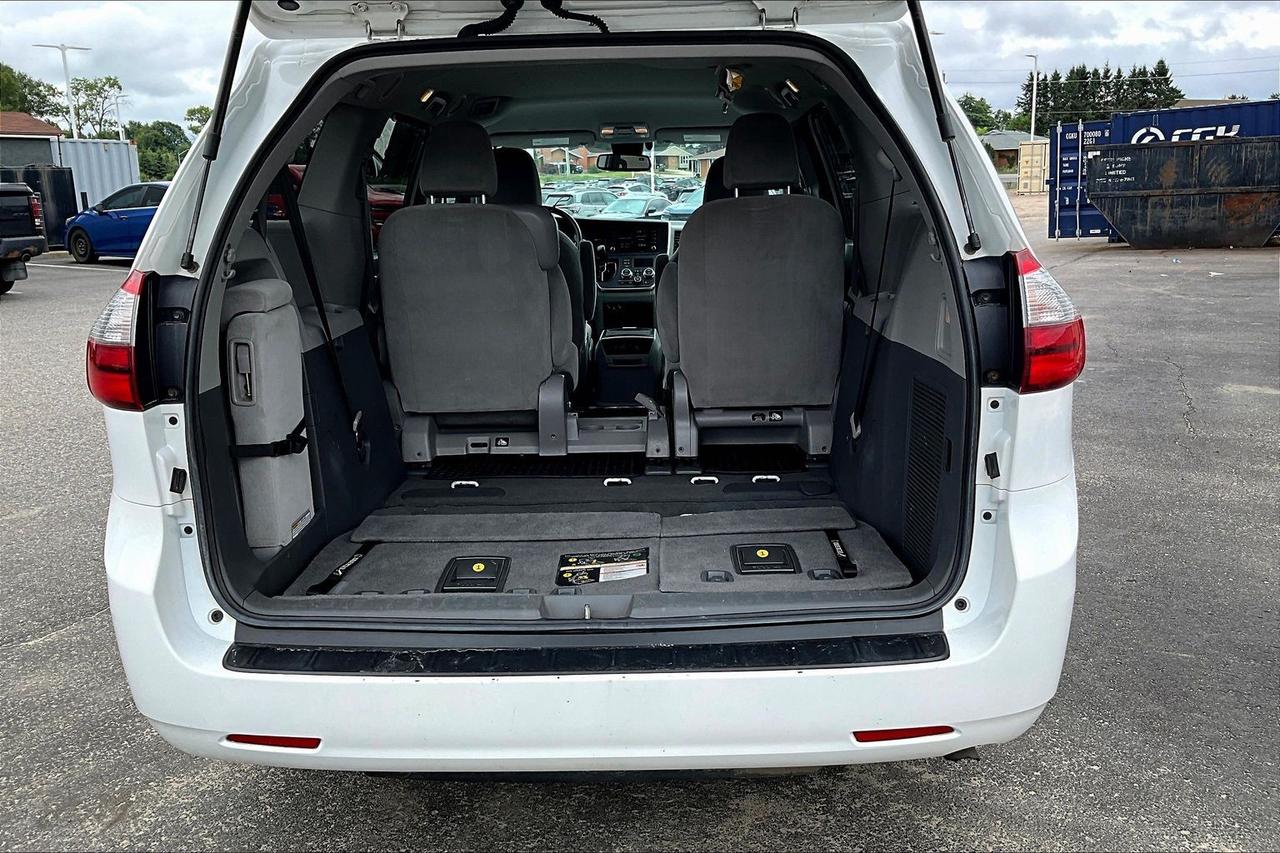 2020 Toyota Sienna 8 PASSENGER Photo