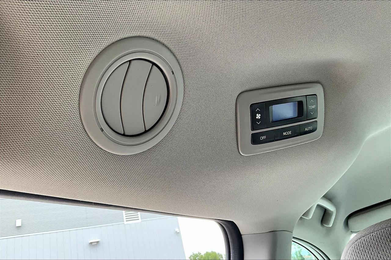 2020 Toyota Sienna 8 PASSENGER Photo