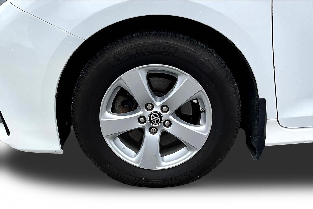 2020 Toyota Sienna 8 PASSENGER Photo
