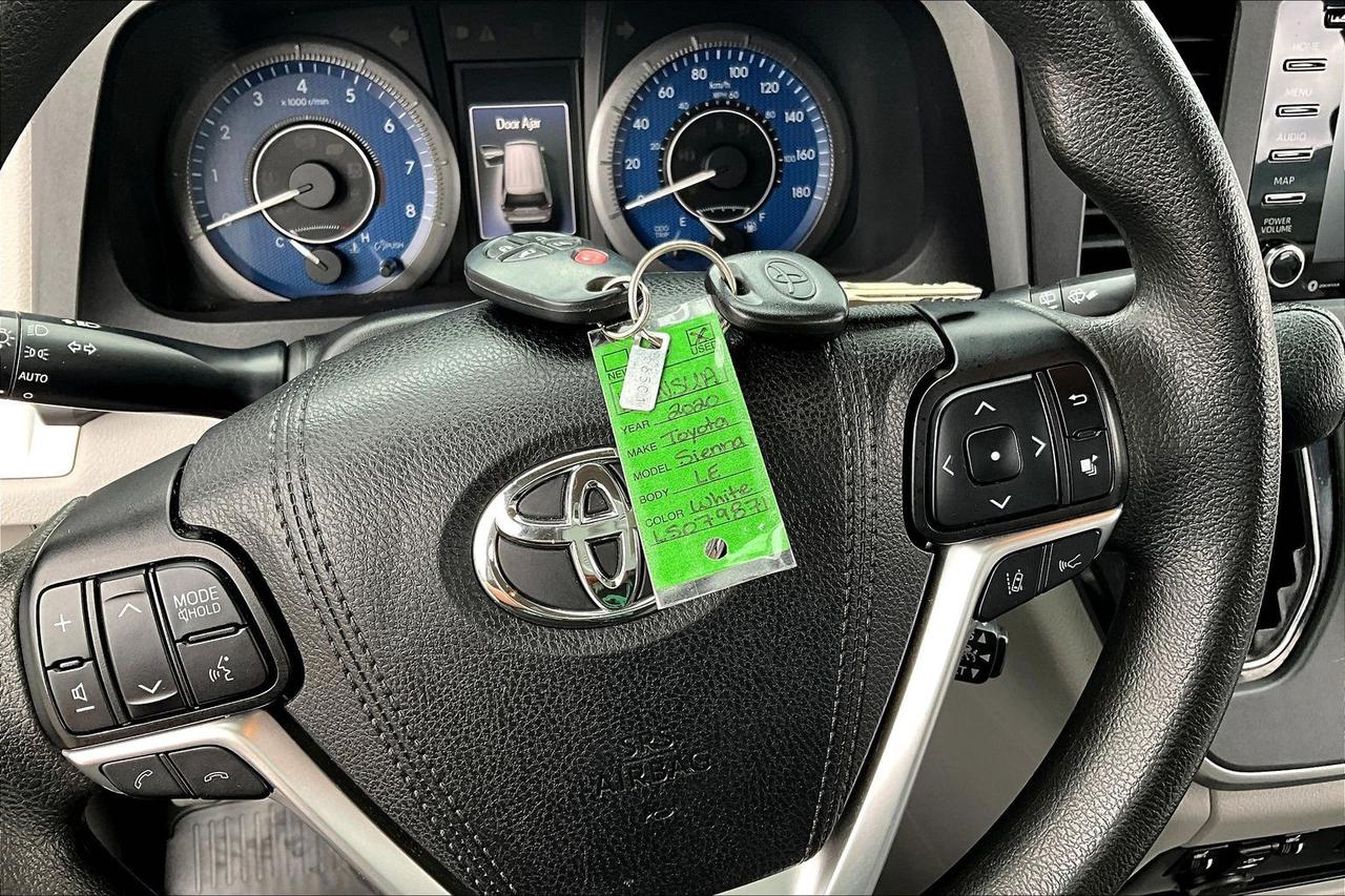 2020 Toyota Sienna 8 PASSENGER Photo